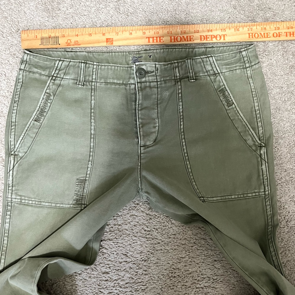 American Eagle Outfitters Olive Cropped Pants (in style of OG 107) - Picture 4 of 10